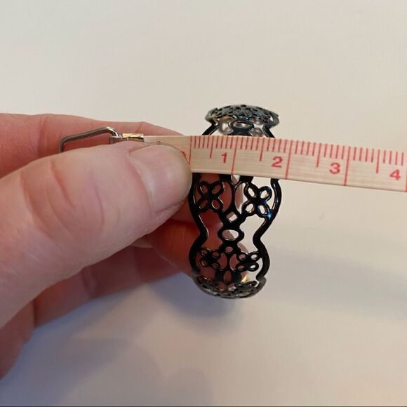 Black Metal Lace Earrings  - Picture 4 of 6